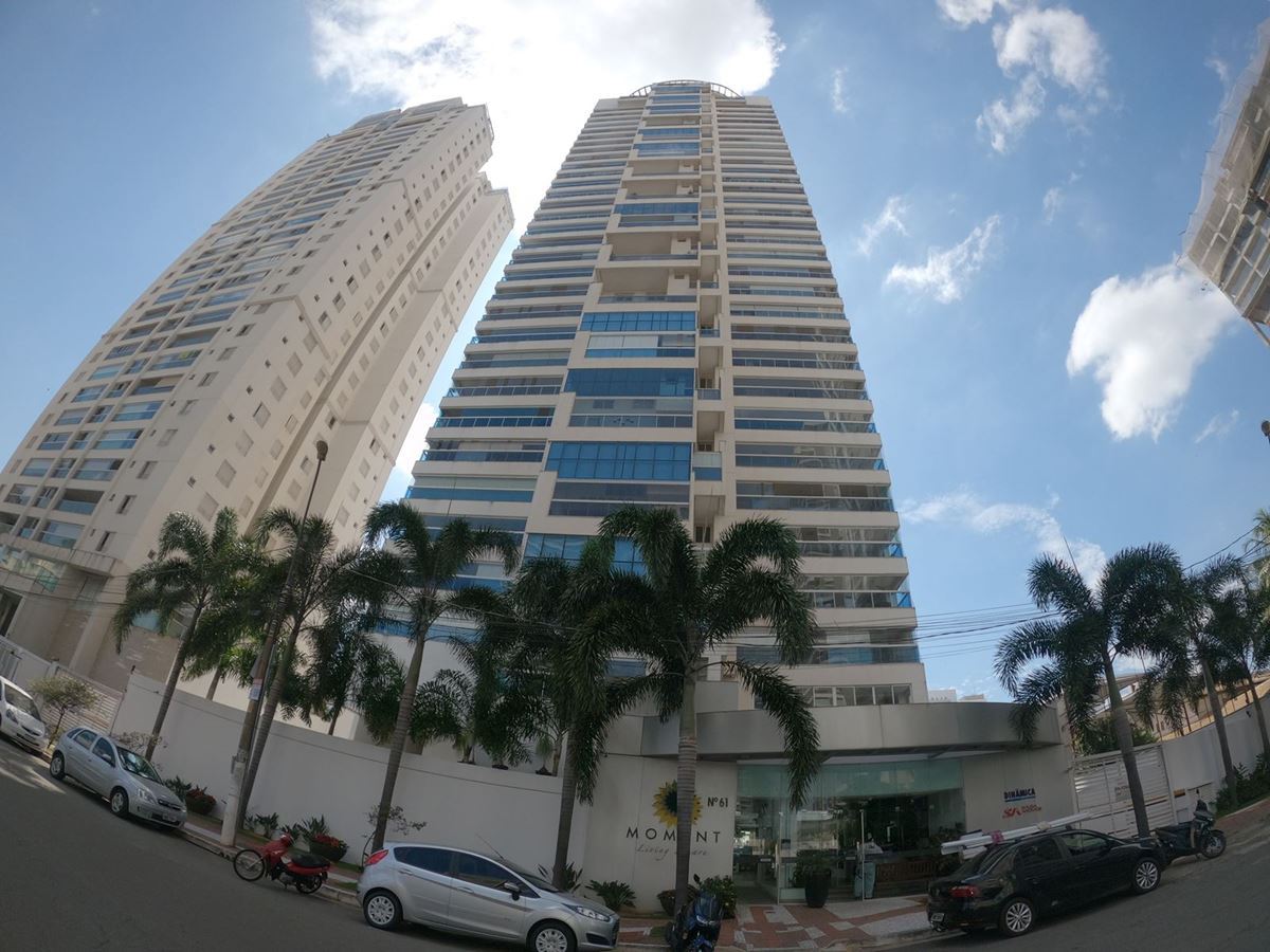 moment living square